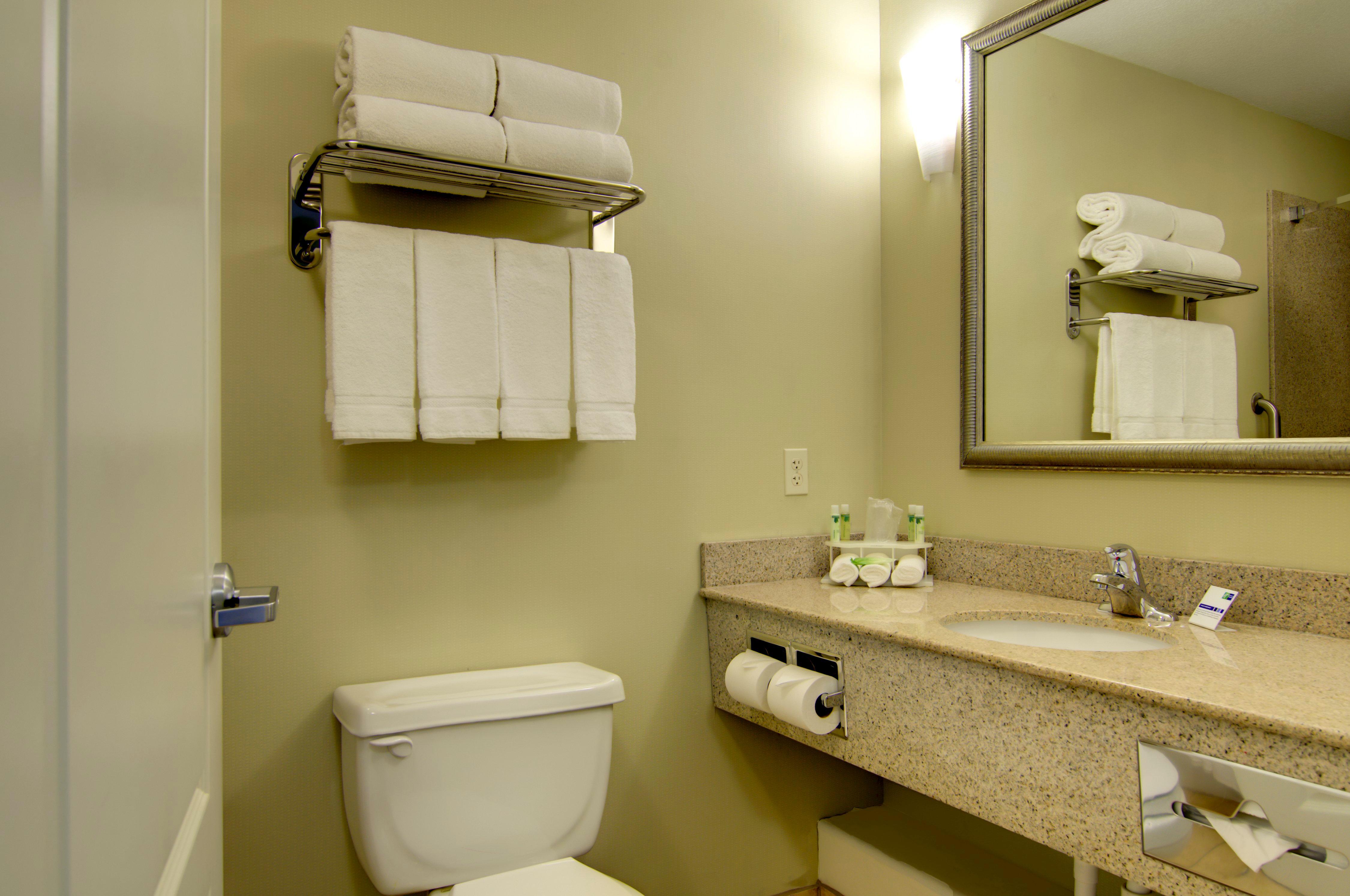 Holiday Inn Express Hotel & Suites Kansas City Sports Complex By Ihg Exterior photo