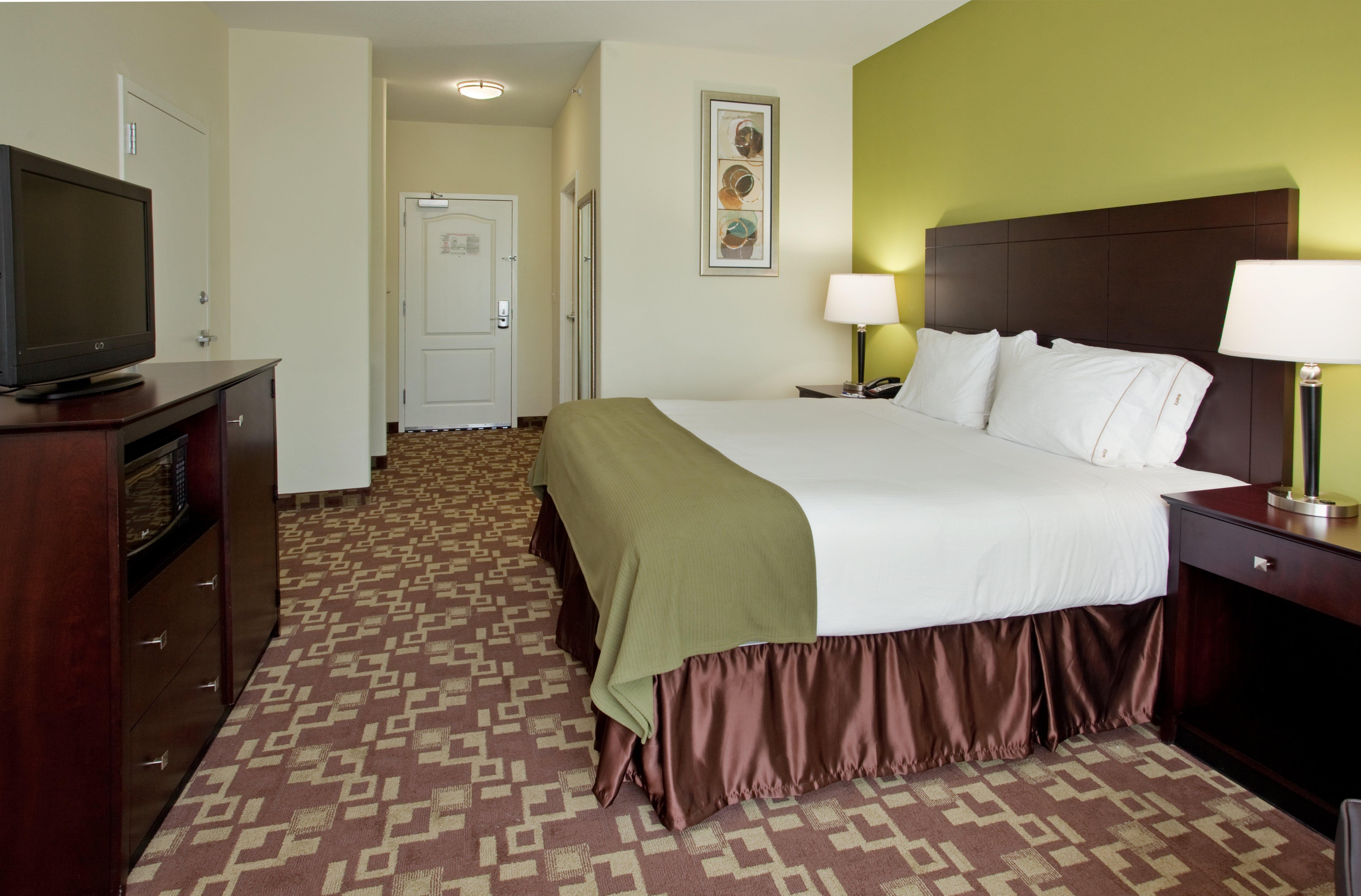 Holiday Inn Express Hotel & Suites Kansas City Sports Complex By Ihg Exterior photo