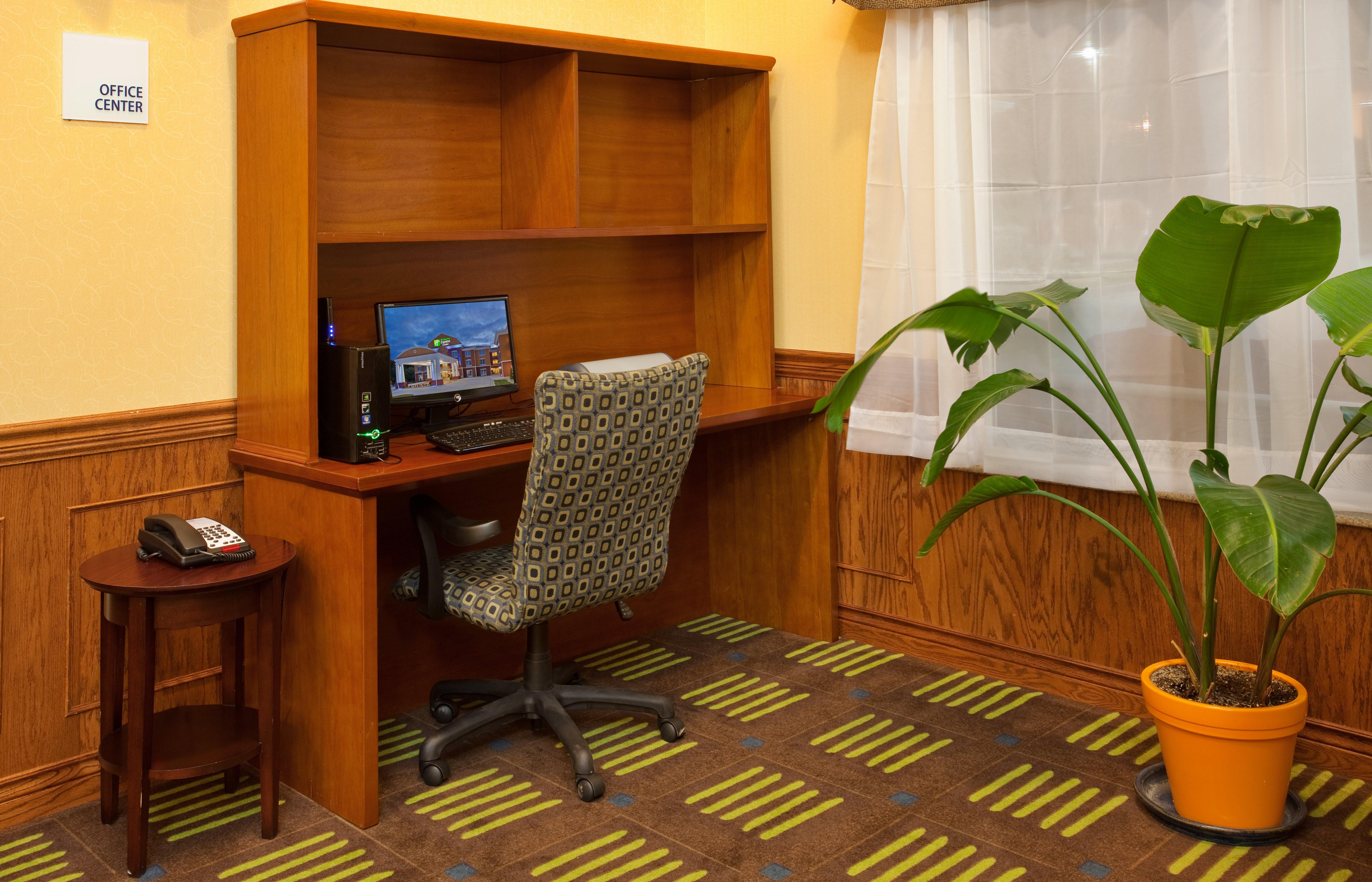 Holiday Inn Express Hotel & Suites Kansas City Sports Complex By Ihg Exterior photo