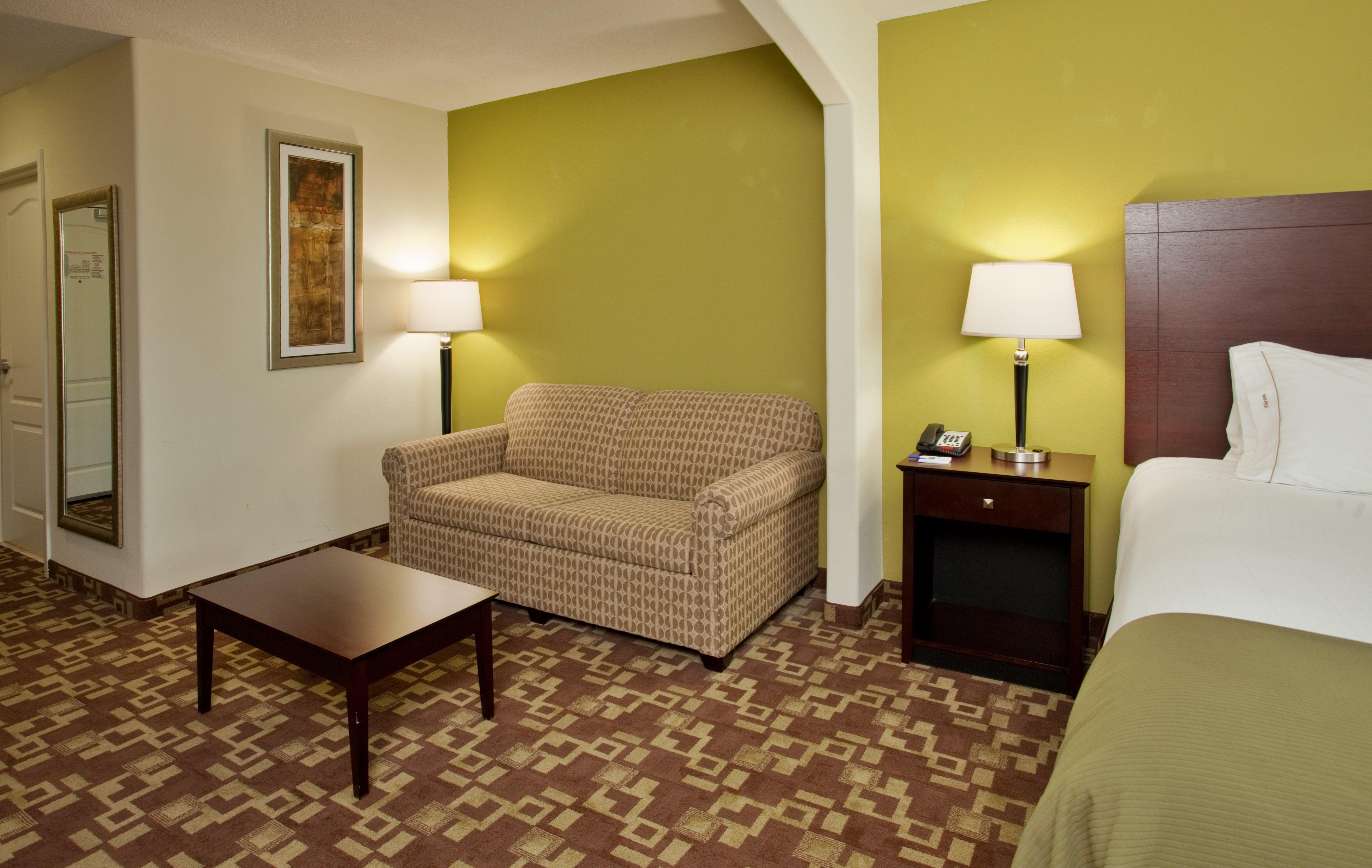 Holiday Inn Express Hotel & Suites Kansas City Sports Complex By Ihg Exterior photo