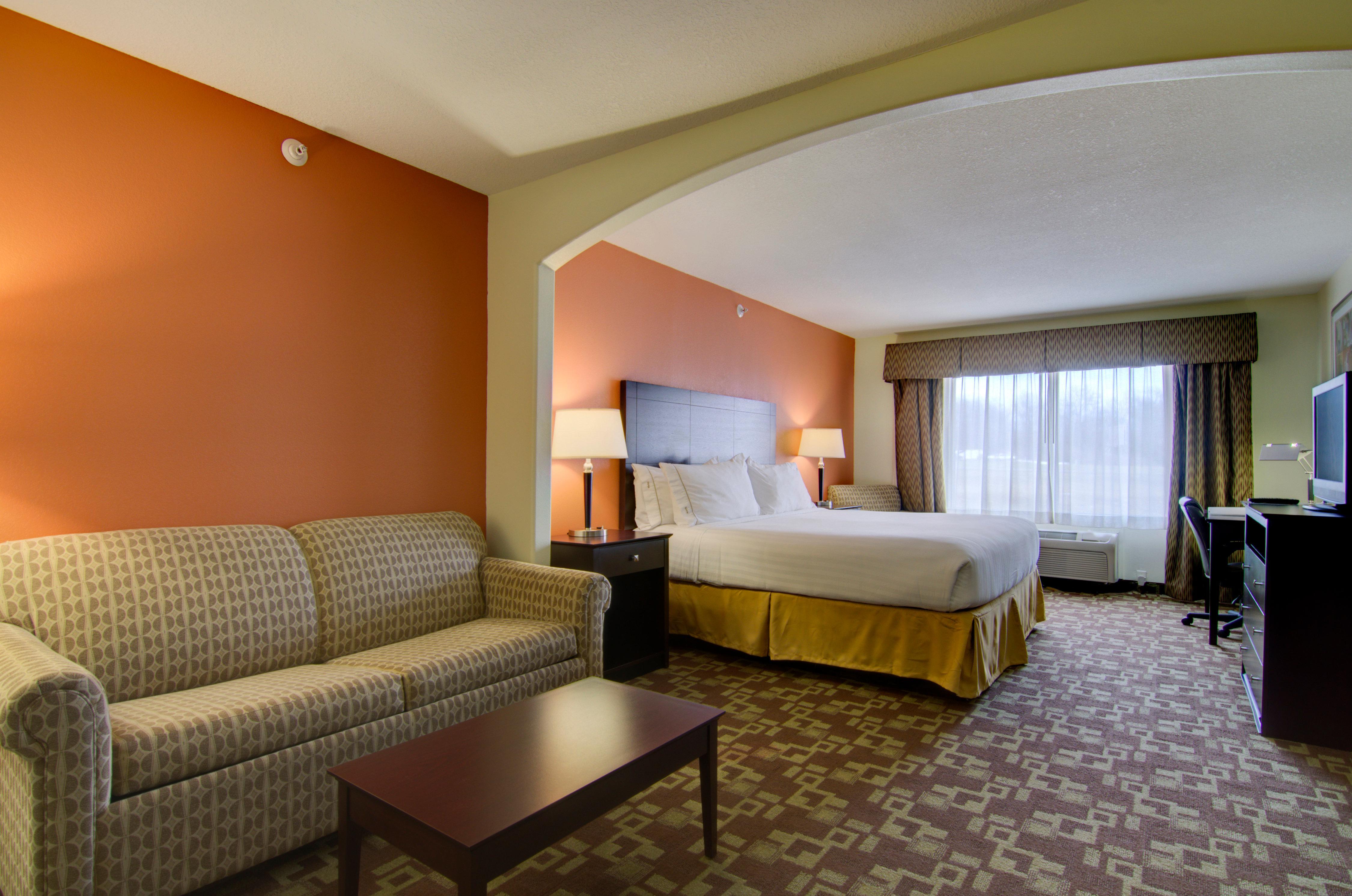 Holiday Inn Express Hotel & Suites Kansas City Sports Complex By Ihg Exterior photo