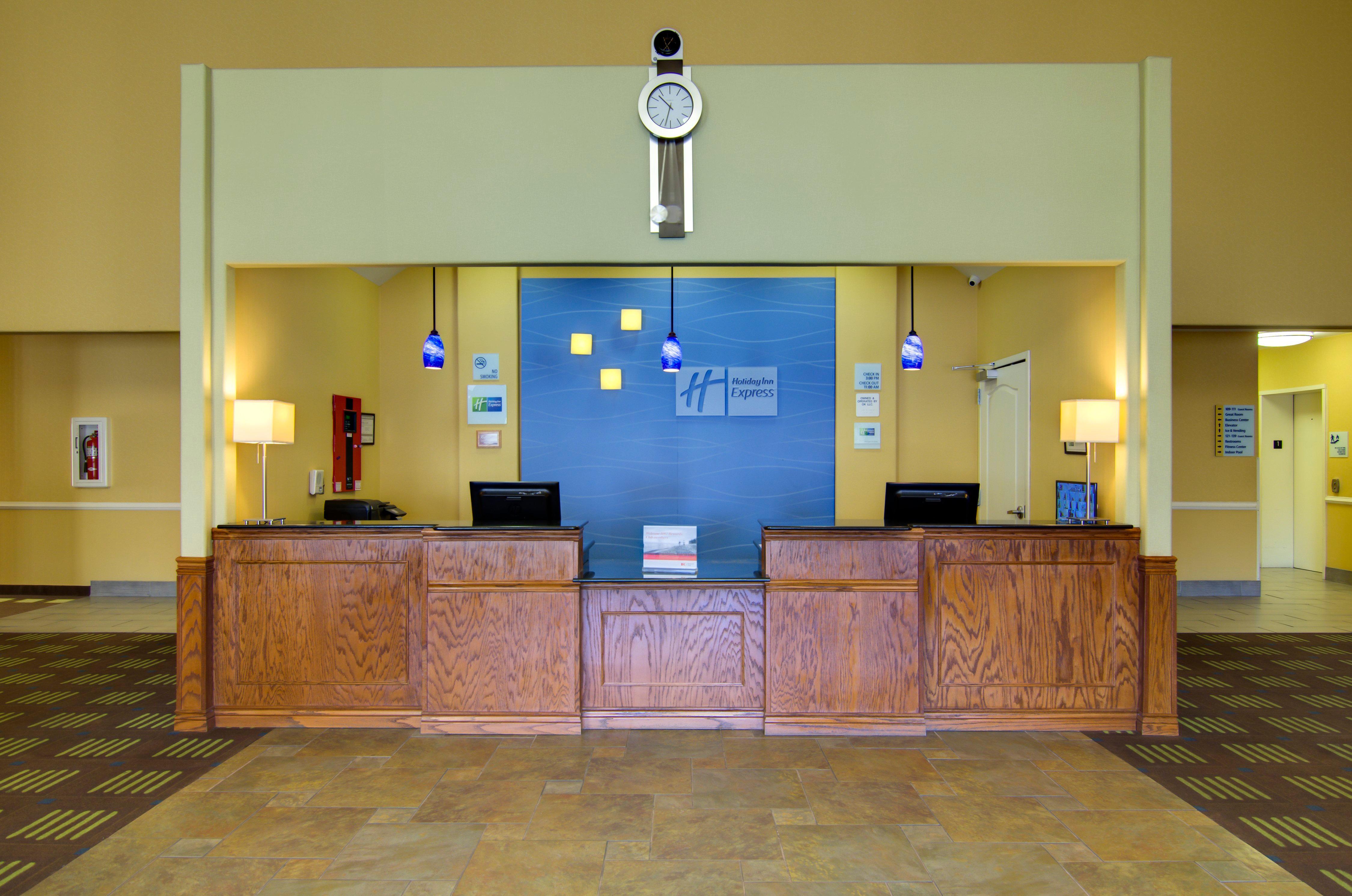 Holiday Inn Express Hotel & Suites Kansas City Sports Complex By Ihg Exterior photo