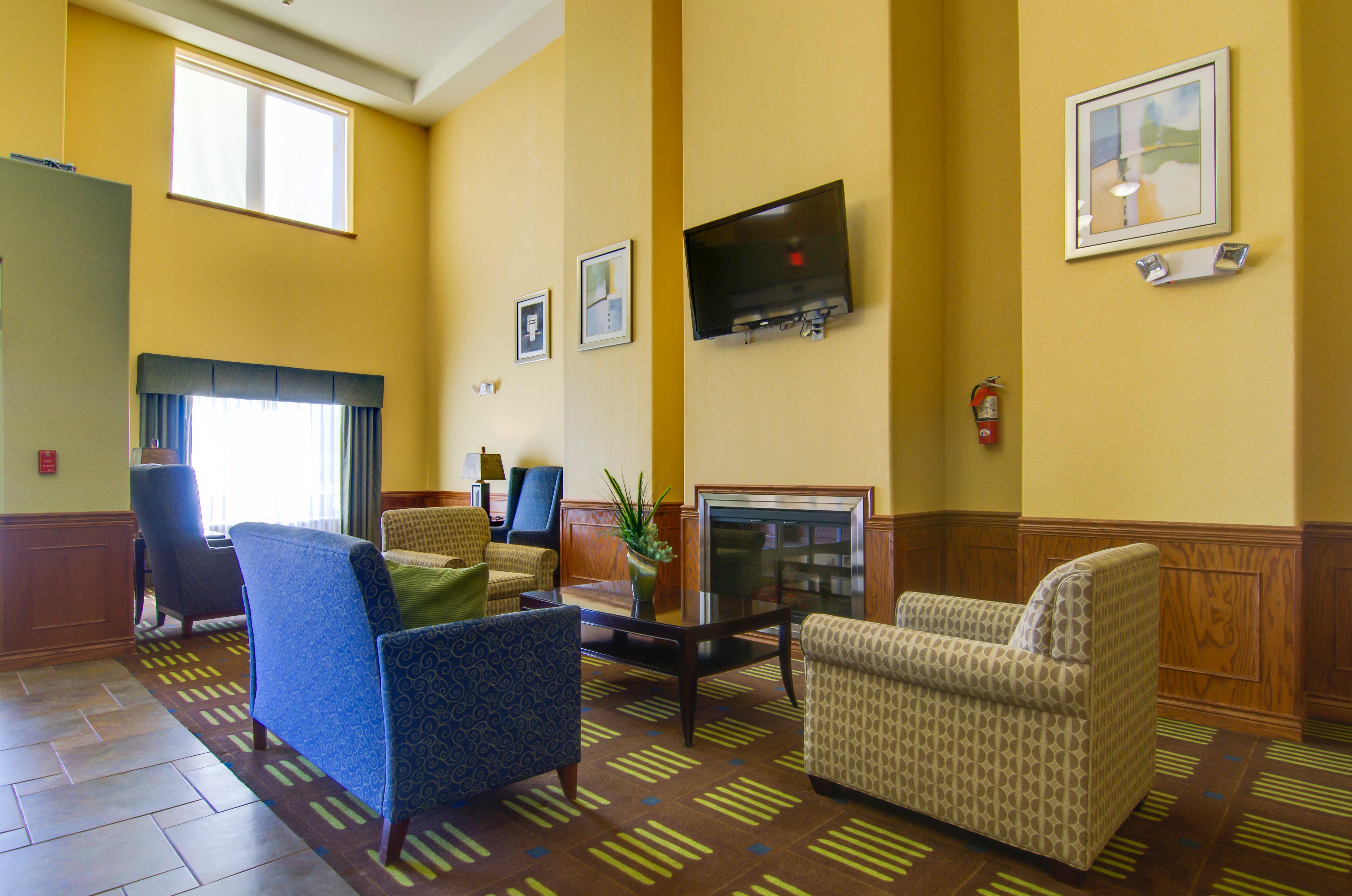 Holiday Inn Express Hotel & Suites Kansas City Sports Complex By Ihg Exterior photo