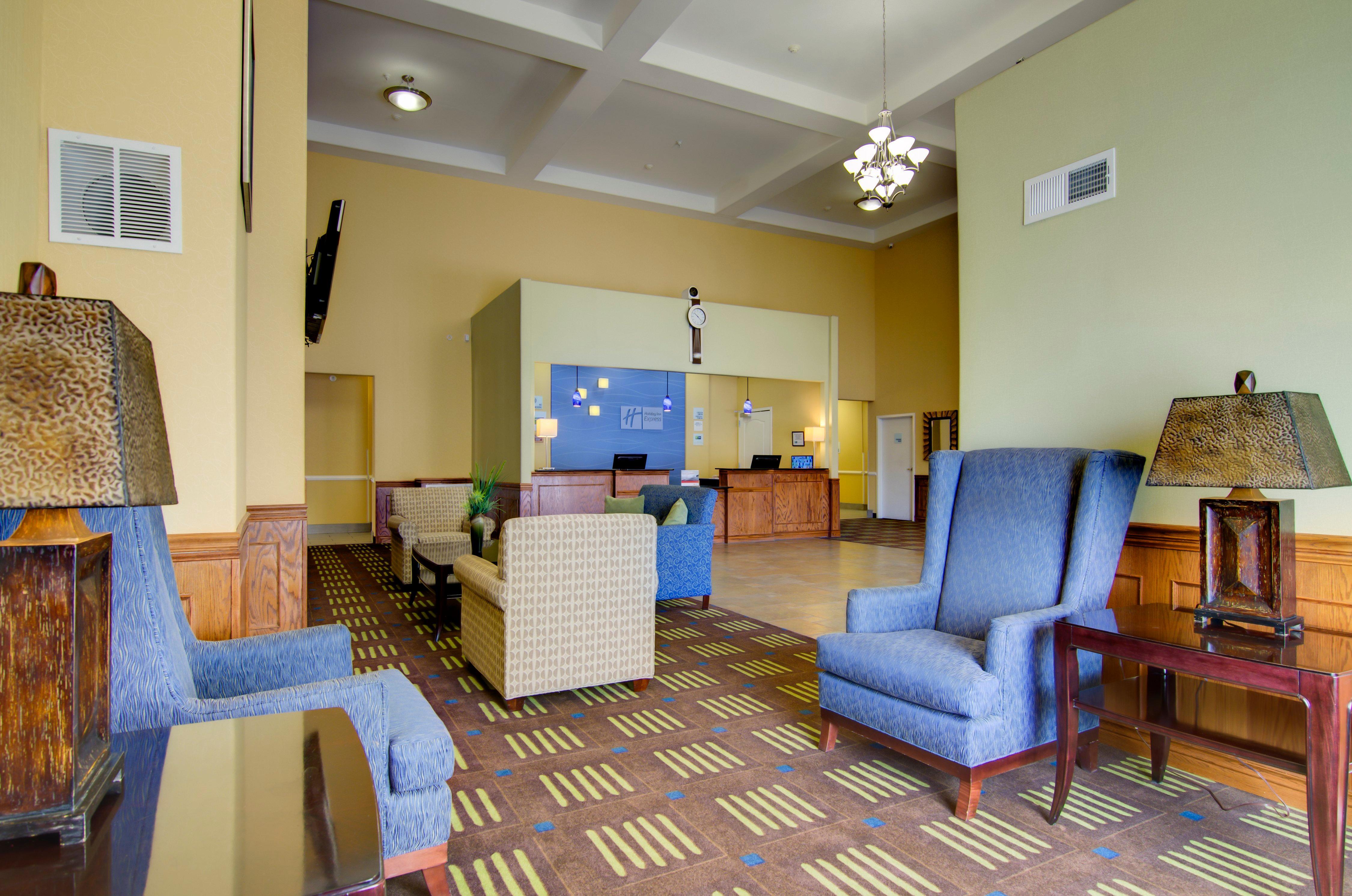 Holiday Inn Express Hotel & Suites Kansas City Sports Complex By Ihg Exterior photo