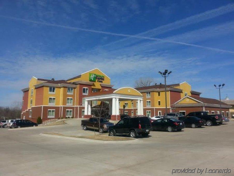 Holiday Inn Express Hotel & Suites Kansas City Sports Complex By Ihg Exterior photo