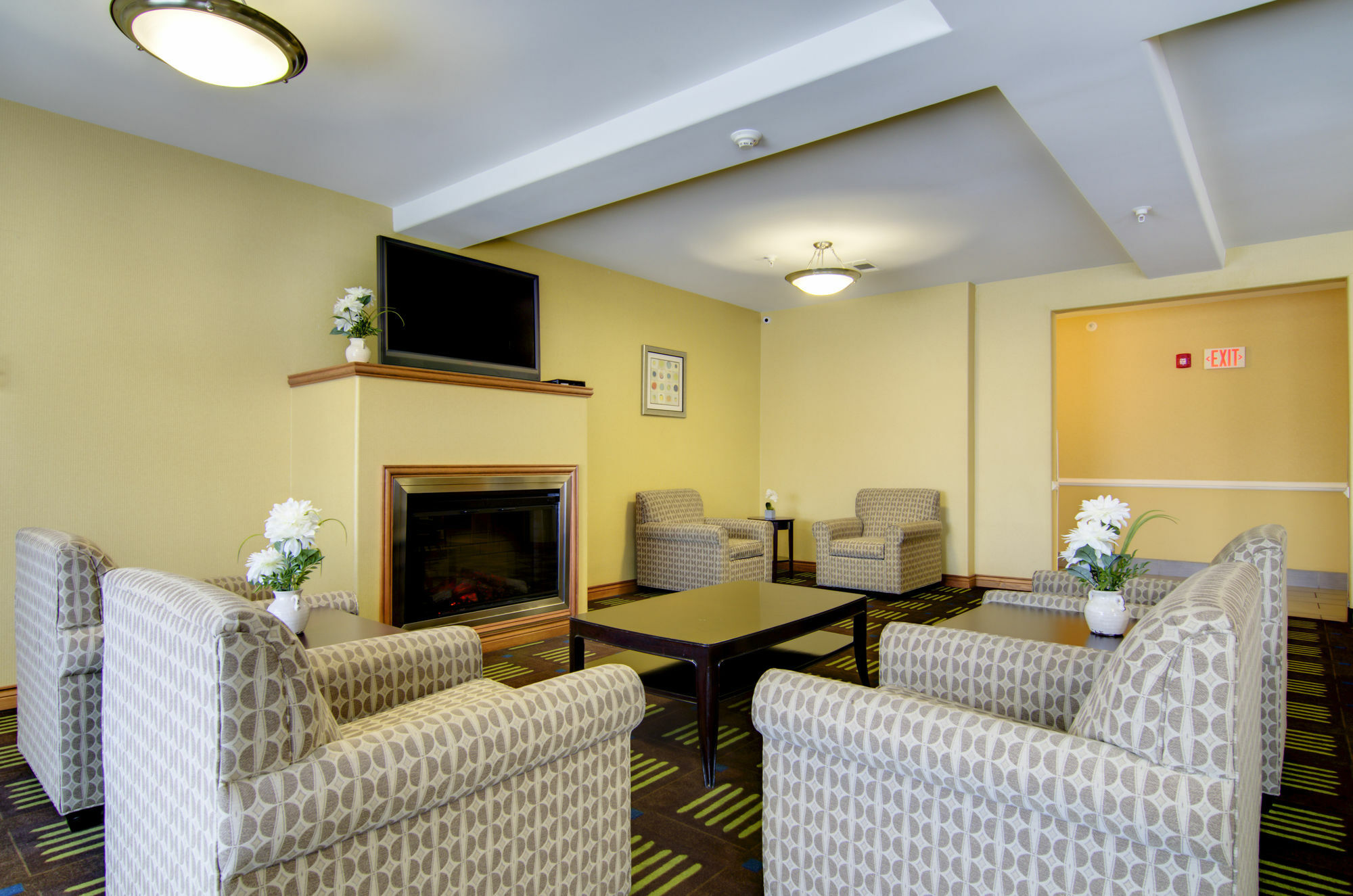 Holiday Inn Express Hotel & Suites Kansas City Sports Complex By Ihg Exterior photo