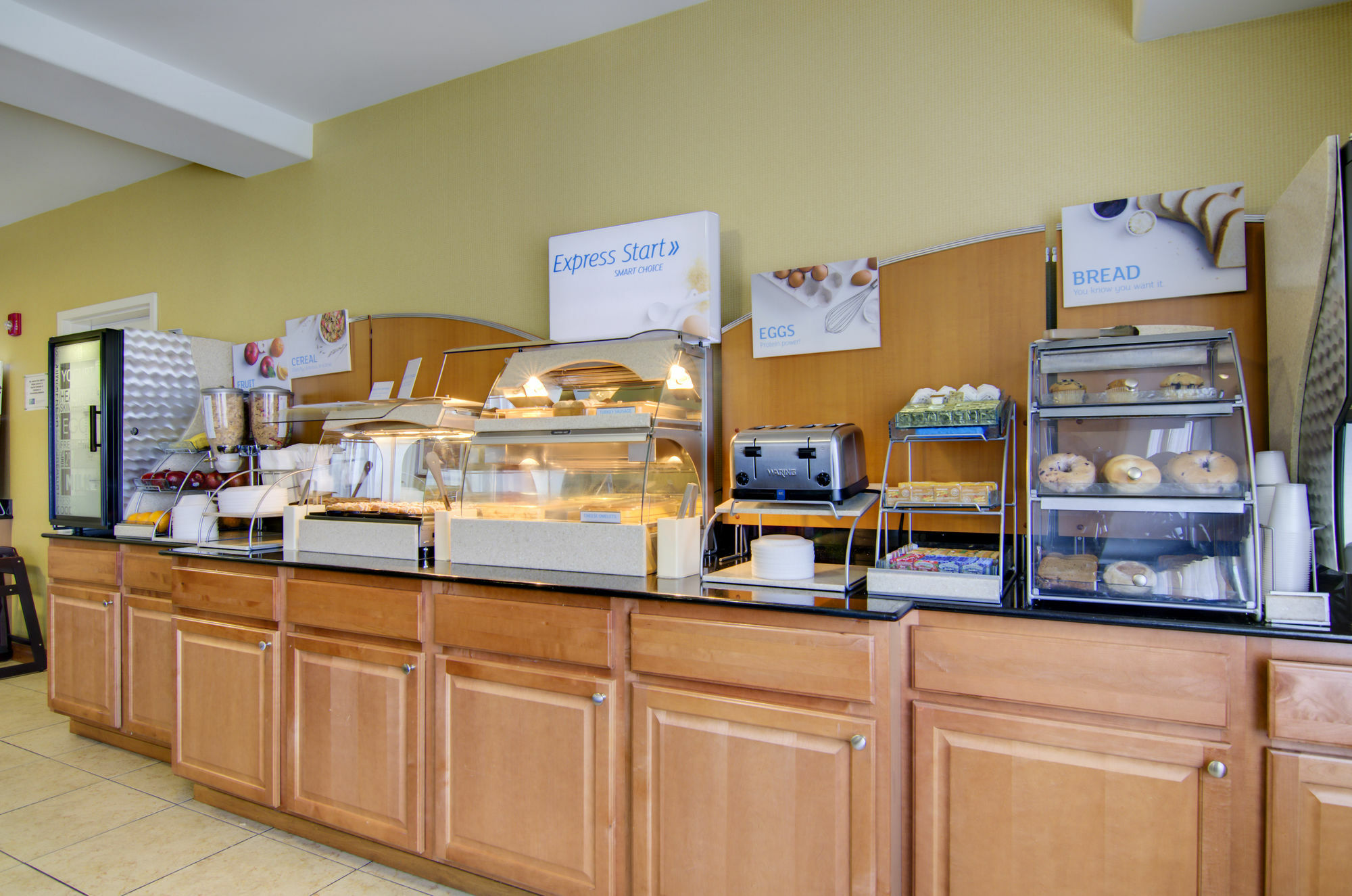 Holiday Inn Express Hotel & Suites Kansas City Sports Complex By Ihg Exterior photo